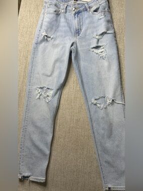 American Eagle Women’s Size 2 Short Highest Rise Mom Jeans Light Wash Distressed